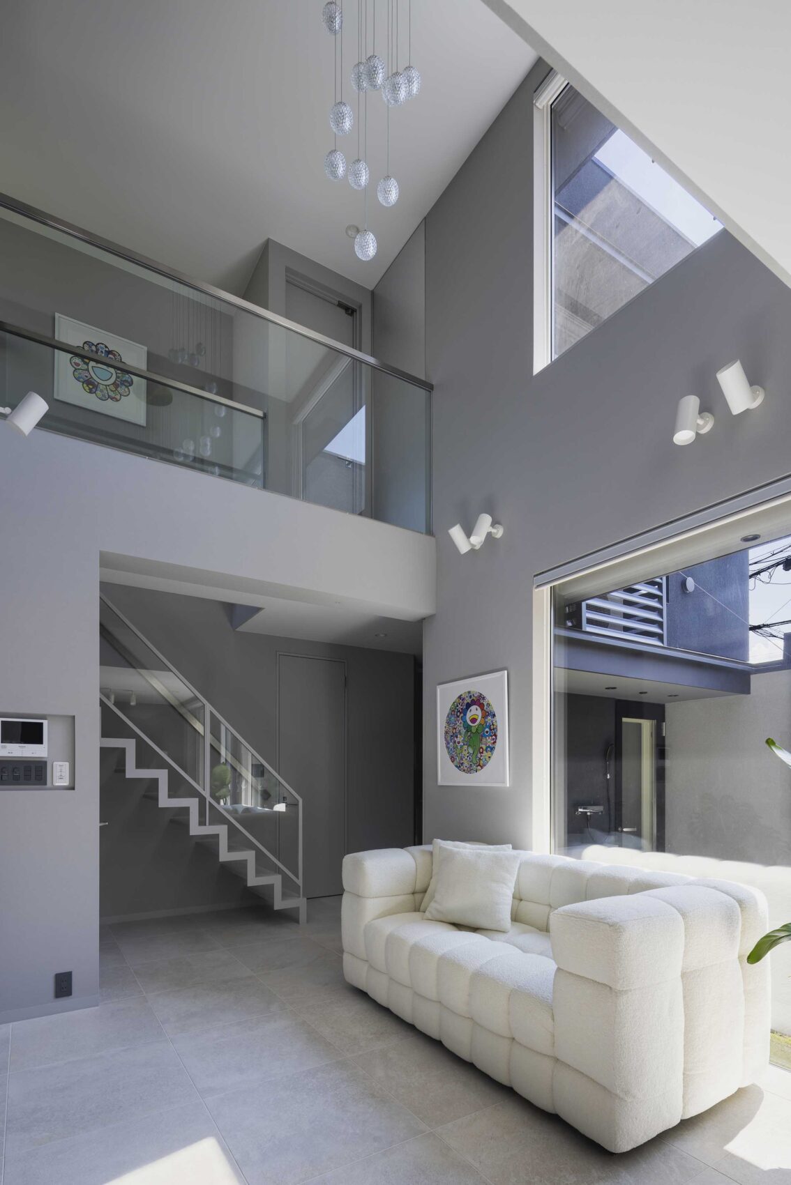 ホテルライクな家吹き抜けリビング