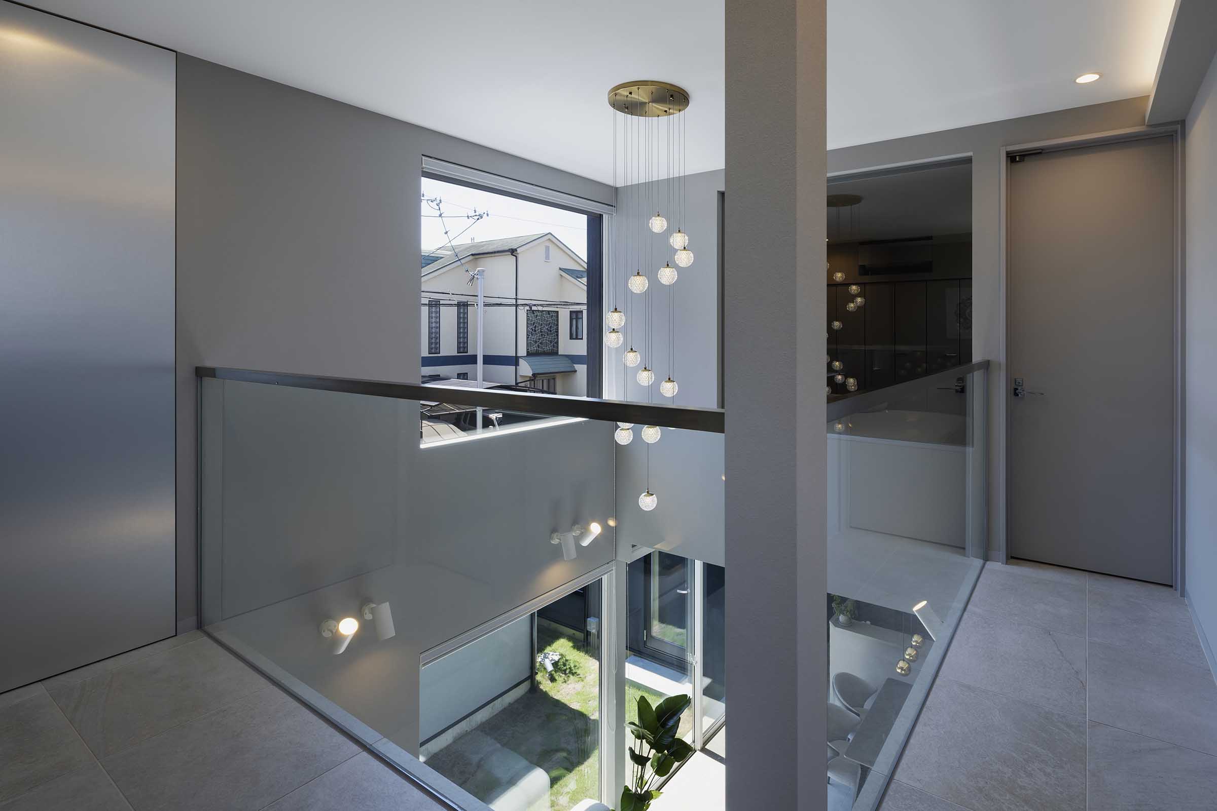 ホテルライクな家階段ホール