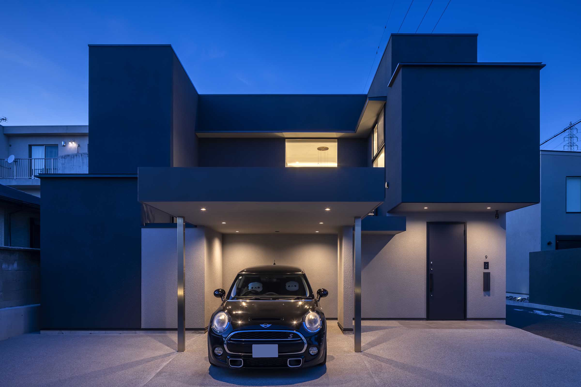 ホテルライクな家夕景外観