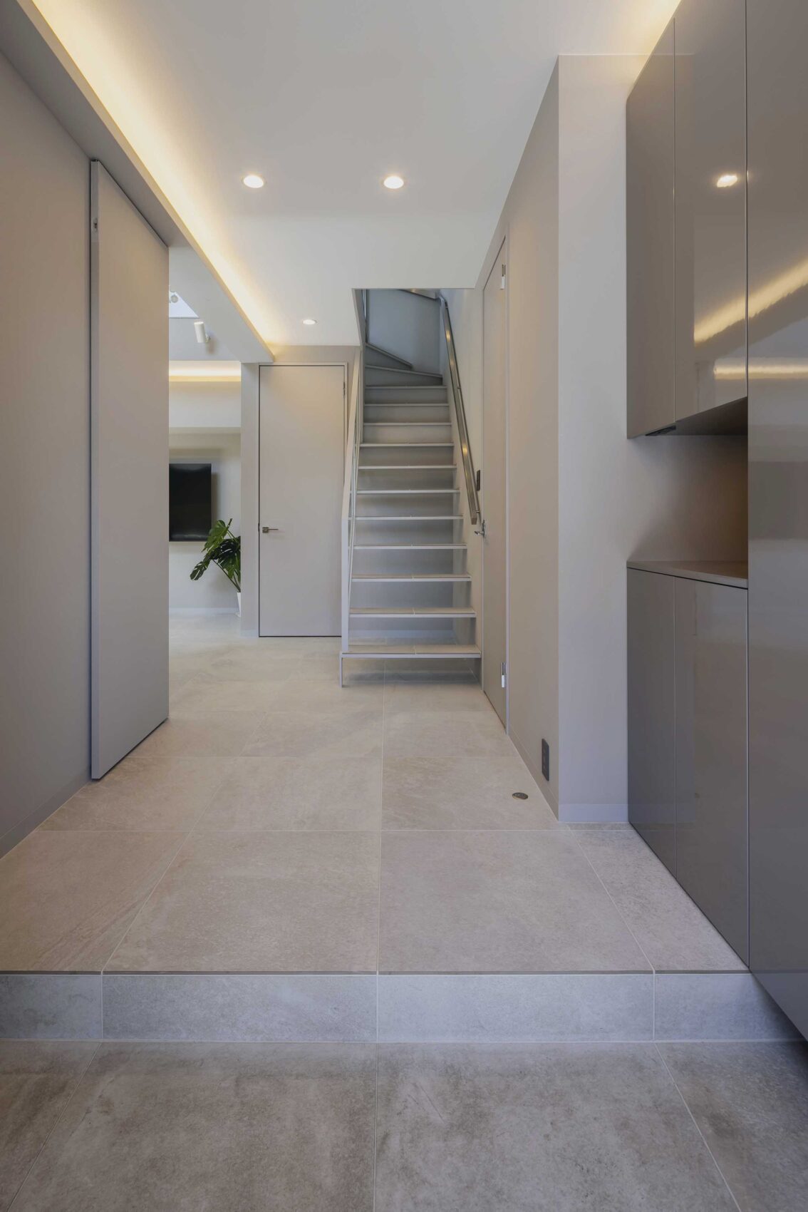 ホテルライクな家　玄関ホール